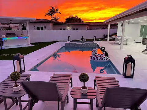 7900 NW 185th St, Hialeah, FL 33015
