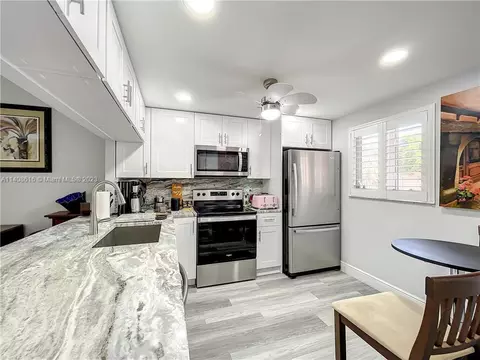 3060 Holiday Springs Blvd #204, Margate, FL 33063