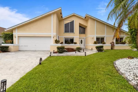 7832 NW 83rd St, Tamarac, FL 33321