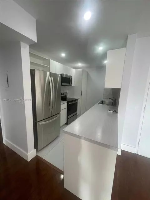 10387 N Kendall Dr #R6, Miami, FL 33176