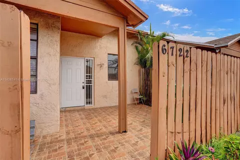 6722 NW 189th Ter, Hialeah, FL 33015