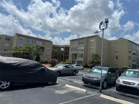 2801 Somerset Dr #100, Lauderdale Lakes, FL 33311