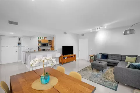 2775 NE 187th St #214, Aventura, FL 33180