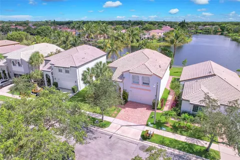 15822 NW 10th St, Pembroke Pines, FL 33028