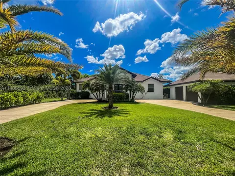 711 Prospect Ave, Lehigh Acres, FL 33972