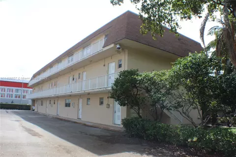 413 Swallow Dr #7, Miami Springs, FL 33166