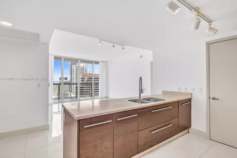 475 Brickell Ave #4013, Miami, FL 33131