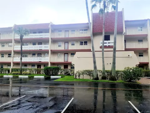 1050 Country Club Dr #204, Margate, FL 33063