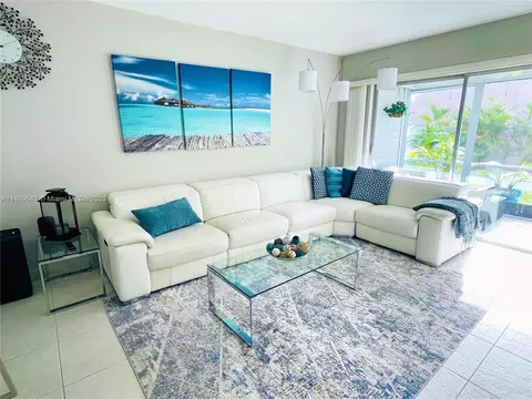 801 Pine Dr #9, Pompano Beach, FL 33060 photo 3