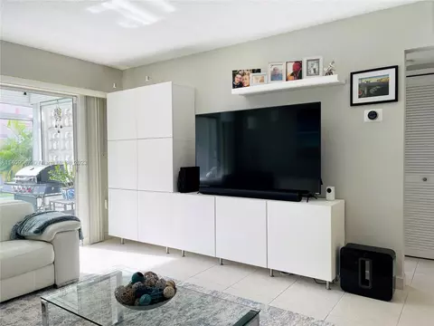 801 Pine Dr #9, Pompano Beach, FL 33060 photo 4