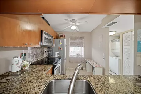 10101 Sunrise Lakes Blvd #406, Sunrise, FL 33322