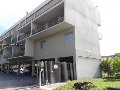 399 NW 72nd Ave #212, Miami, FL 33126