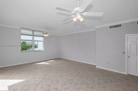 2421 NE 65th St #602, Fort Lauderdale, FL 33308
