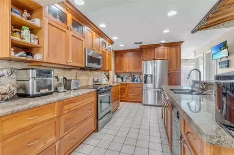1061 NW 78th Ave, Plantation, FL 33322 photo 17