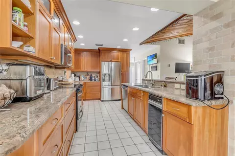 1061 NW 78th Ave, Plantation, FL 33322 photo 16