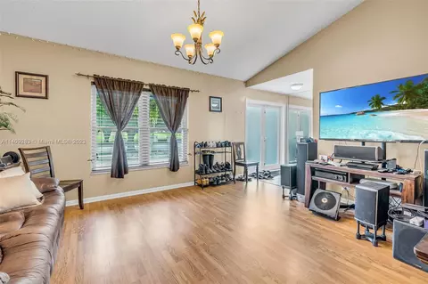 1061 NW 78th Ave, Plantation, FL 33322 photo 6