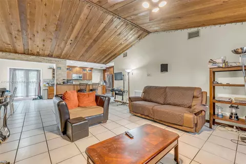1061 NW 78th Ave, Plantation, FL 33322 photo 8