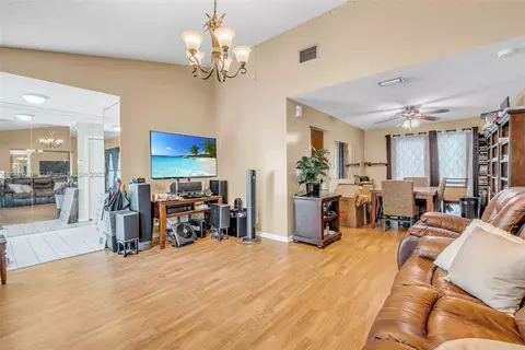 1061 NW 78th Ave, Plantation, FL 33322 photo 5