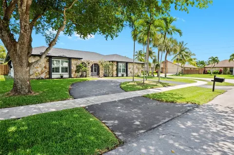 7601 NW 12th Ct, Plantation, FL 33322