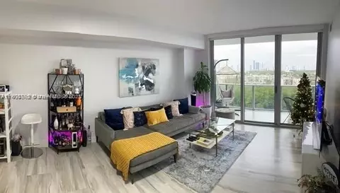 16385 Biscayne Blvd #1118, North Miami Beach, FL 33160