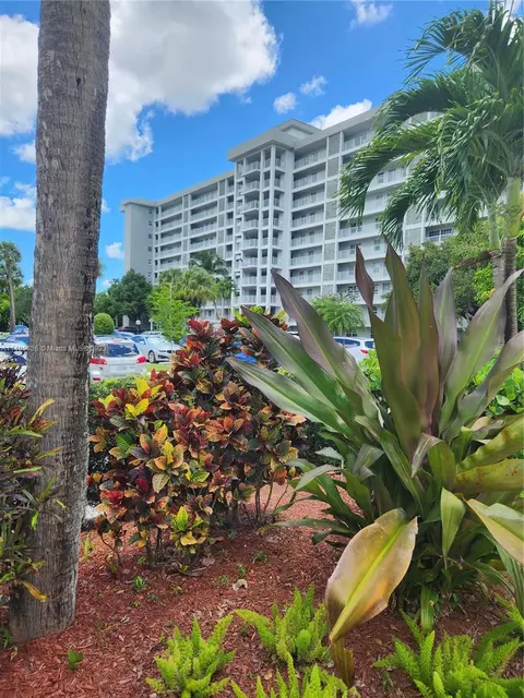 4015 W Palm Aire Dr #108, Pompano Beach, FL 33069