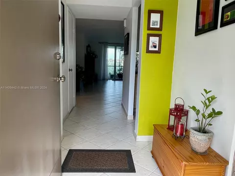 1660 NE 191st St #111-1, North Miami Beach, FL 33179