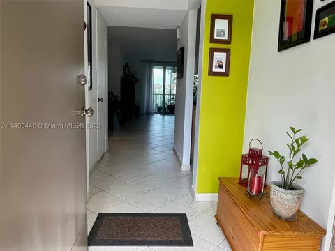 1660 NE 191st St #111-1, North Miami Beach, FL 33179