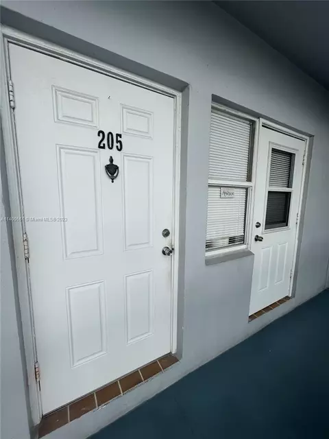 2223 Park Ln #205, Hollywood, FL 33021