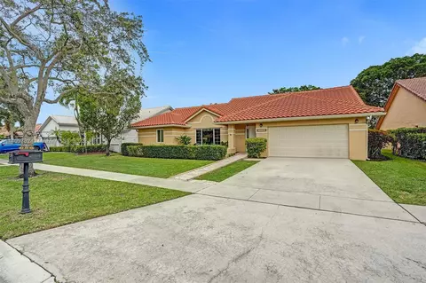 656 NW 164th Ave, Pembroke Pines, FL 33028