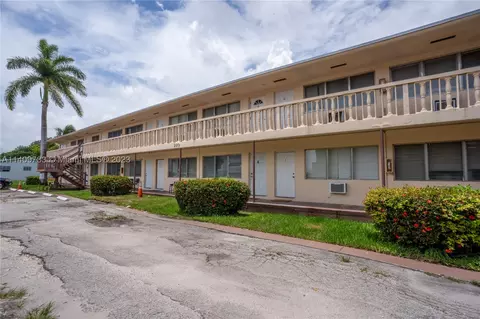280 SW 11th Ave #16, Hallandale Beach, FL 33009