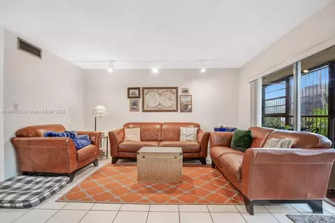 120 NW 87th Ave #F105, Miami, FL 33172