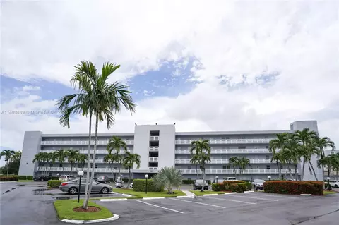 190 SE 5th Ave #303, Dania Beach, FL 33004