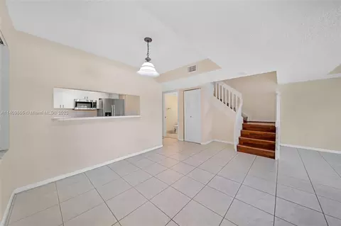 3267 NW 44th St #5, Oakland Park, FL 33309