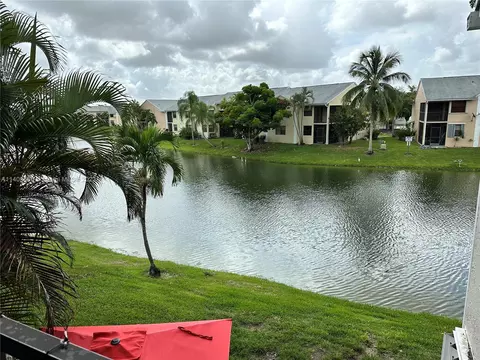 910 Constitution Dr #910D, Homestead, FL 33034