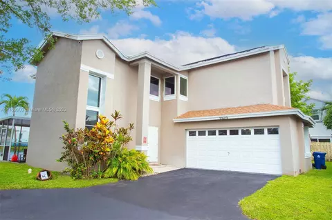 10609 NE Lago Welleby Dr, Sunrise, FL 33351