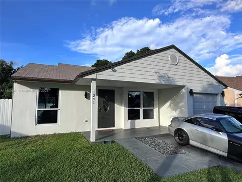 1241 SW 86th Ave, Pembroke Pines, FL 33025