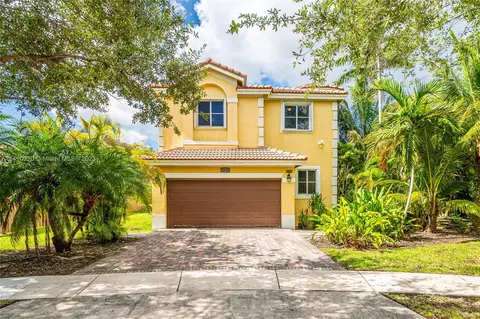 2142 SE 2nd St, Homestead, FL 33033