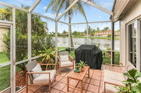4394 Mahogany Ridge Dr, Weston, FL 33331