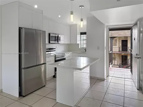 10851 SW 2nd St #K313, Sweetwater, FL 33174