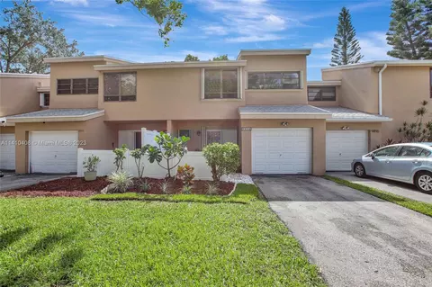 9894 Fairway Cove Ln, Plantation, FL 33324