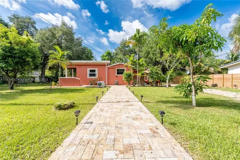 10 NW 152nd St, Miami, FL 33169