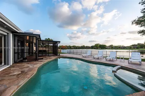825 W Plantation Cir, Plantation, FL 33324