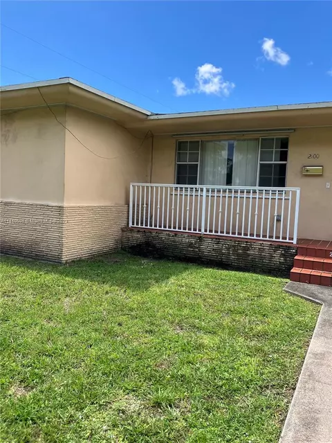 2100 NE 171st St, North Miami Beach, FL 33162