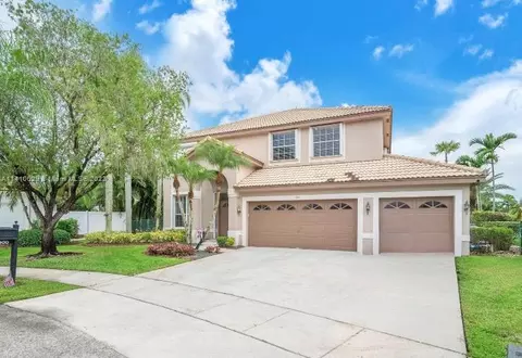 900 SW 174th Ter, Pembroke Pines, FL 33029