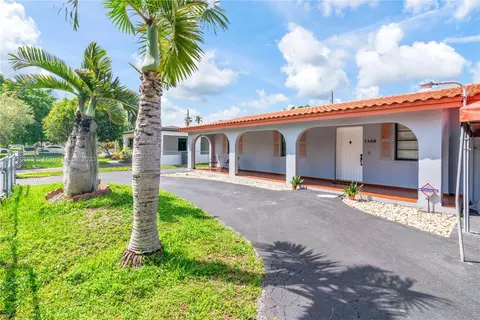 7360 S Waterway Dr, Miami, FL 33155
