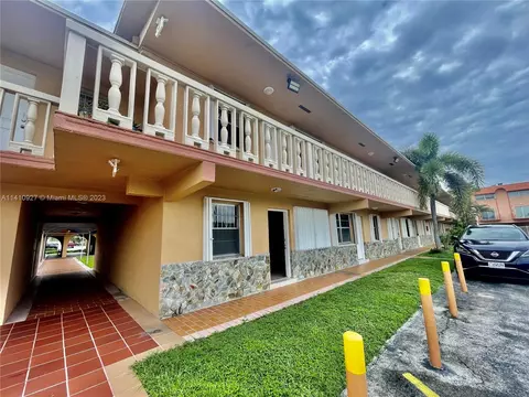 1154 W 35th St #124, Hialeah, FL 33012