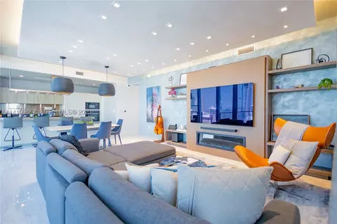 1000 Brickell Plz #PH5707, Miami, FL 33131