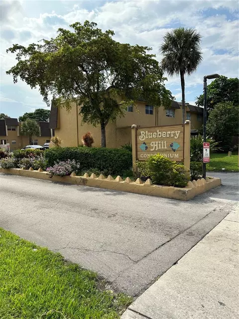 5805 Blueberry Ct #98, Lauderhill, FL 33313