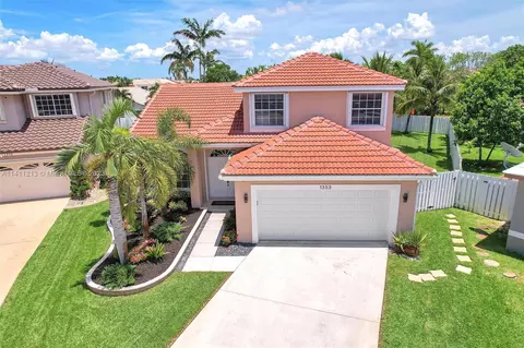 1353 SW 181st Ave, Pembroke Pines, FL 33029