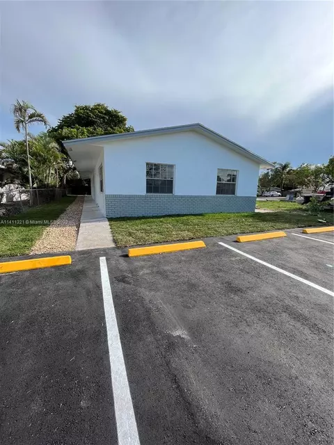 1302 NE 4th St, Pompano Beach, FL 33060